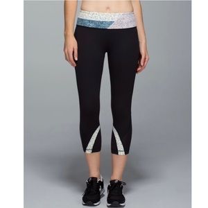 Lululemon Run Inspire Crop Pastel Floral Black Leggings Capri